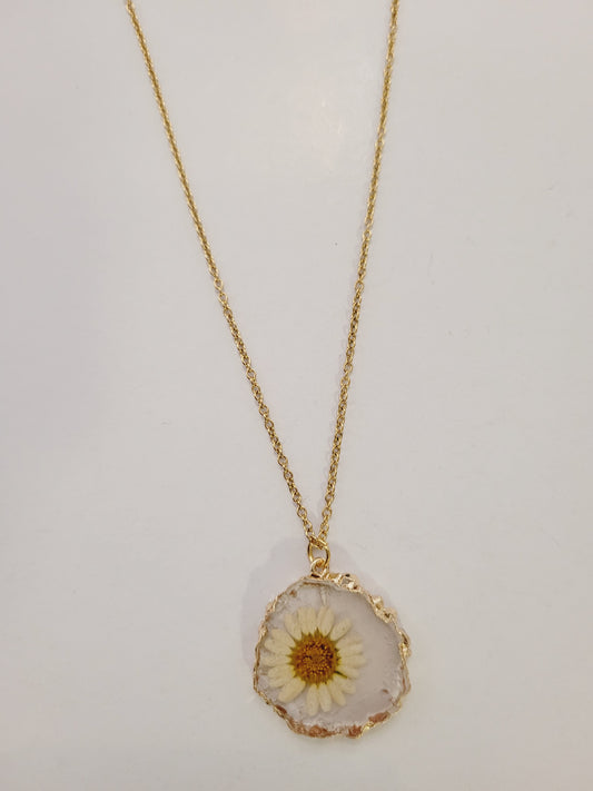 Necklace pendant resin flower inside